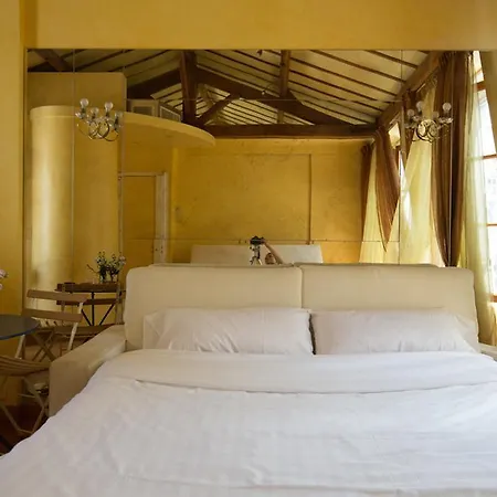 Fantastic Studio In Ile Saint Louis 아파트 *