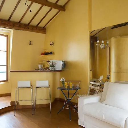 Fantastic Studio In Ile Saint Louis 아파트
